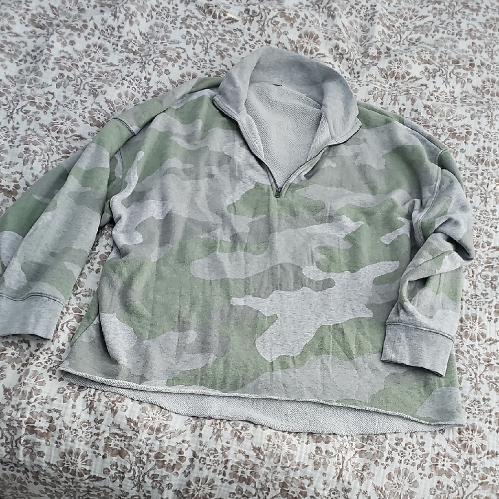 Aerie Camo Large Pullover Sweater